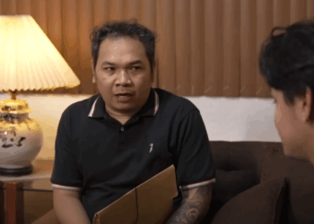 H0410001 Anak na Makasarili! Pinagpalit ang Pamilya Para sa iPhone part2