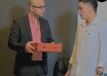 H0210003 LALAKE, NATANGGAP NG PlZZA KAY BOSS HlNDI PROMOTlON